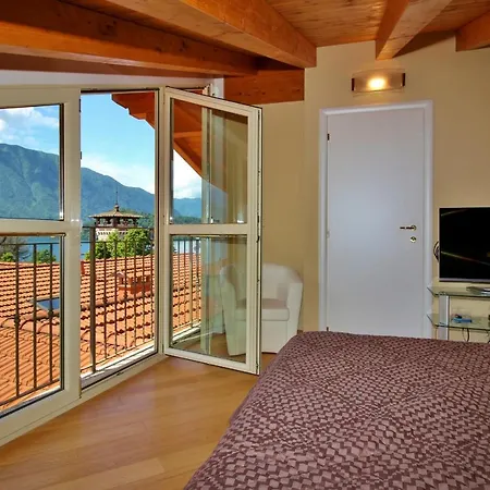 Apartment Sleeps 6 *