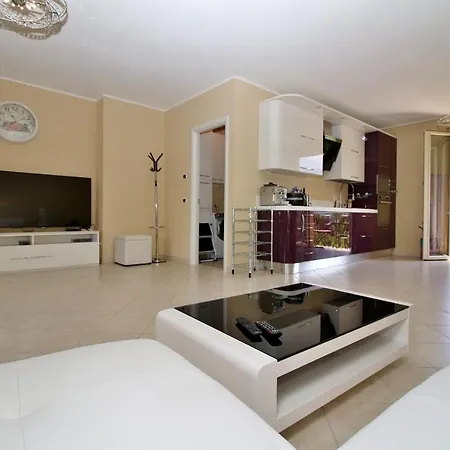 Sleeps 6 *